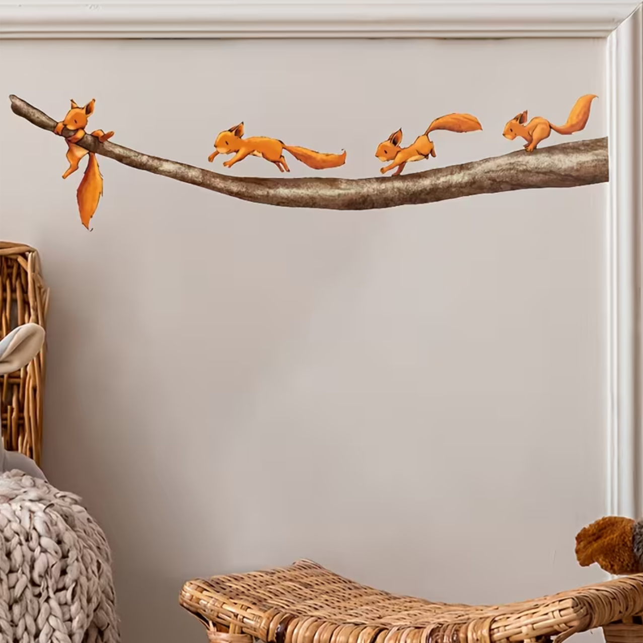 Muursticker 'Eekhoorntjes op Tak'