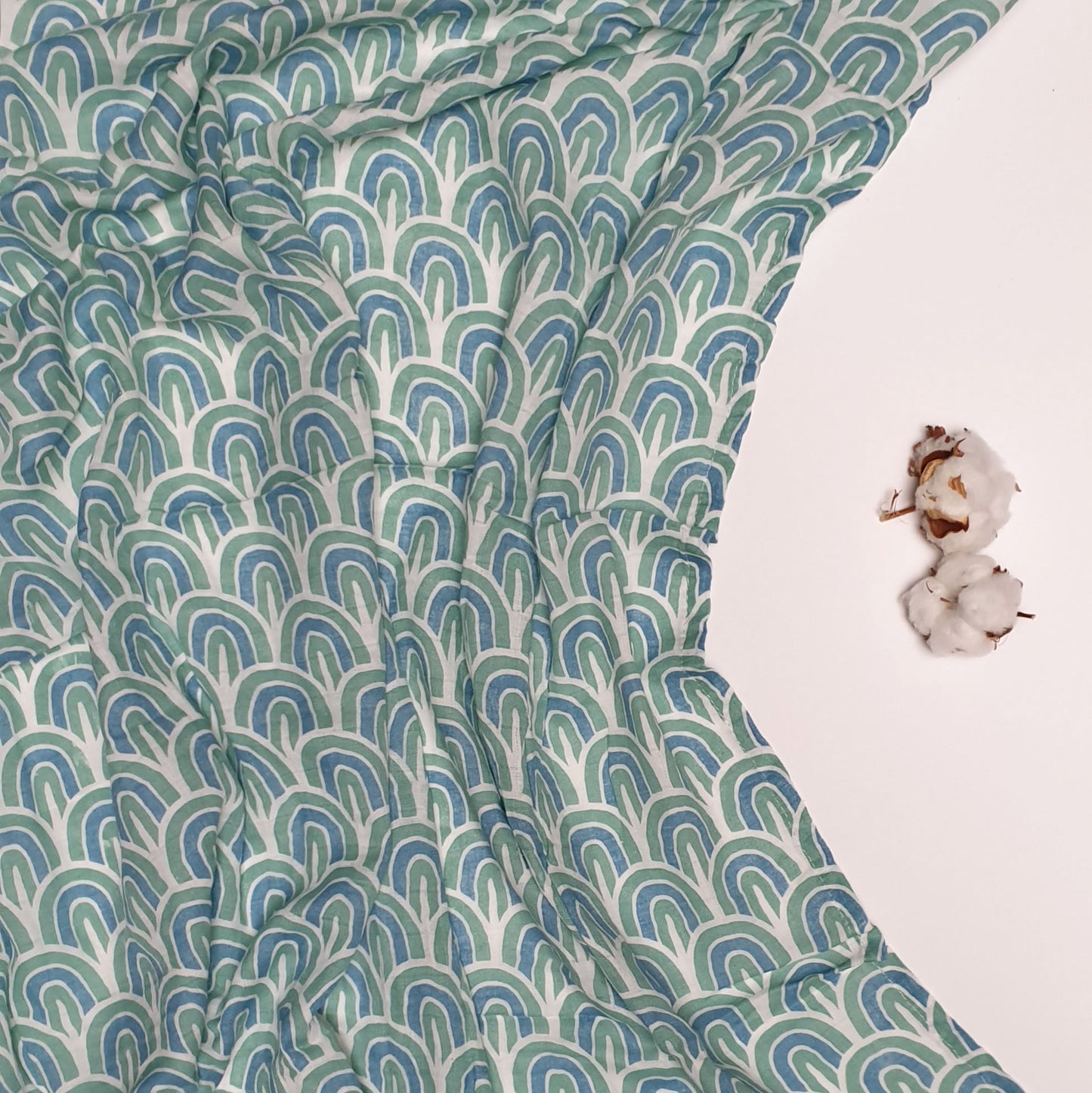 Hydrofiele doek met regenboog print