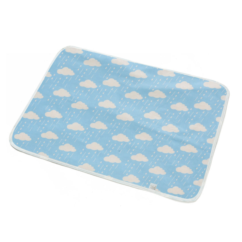 verschoonmatje blauw met wolken