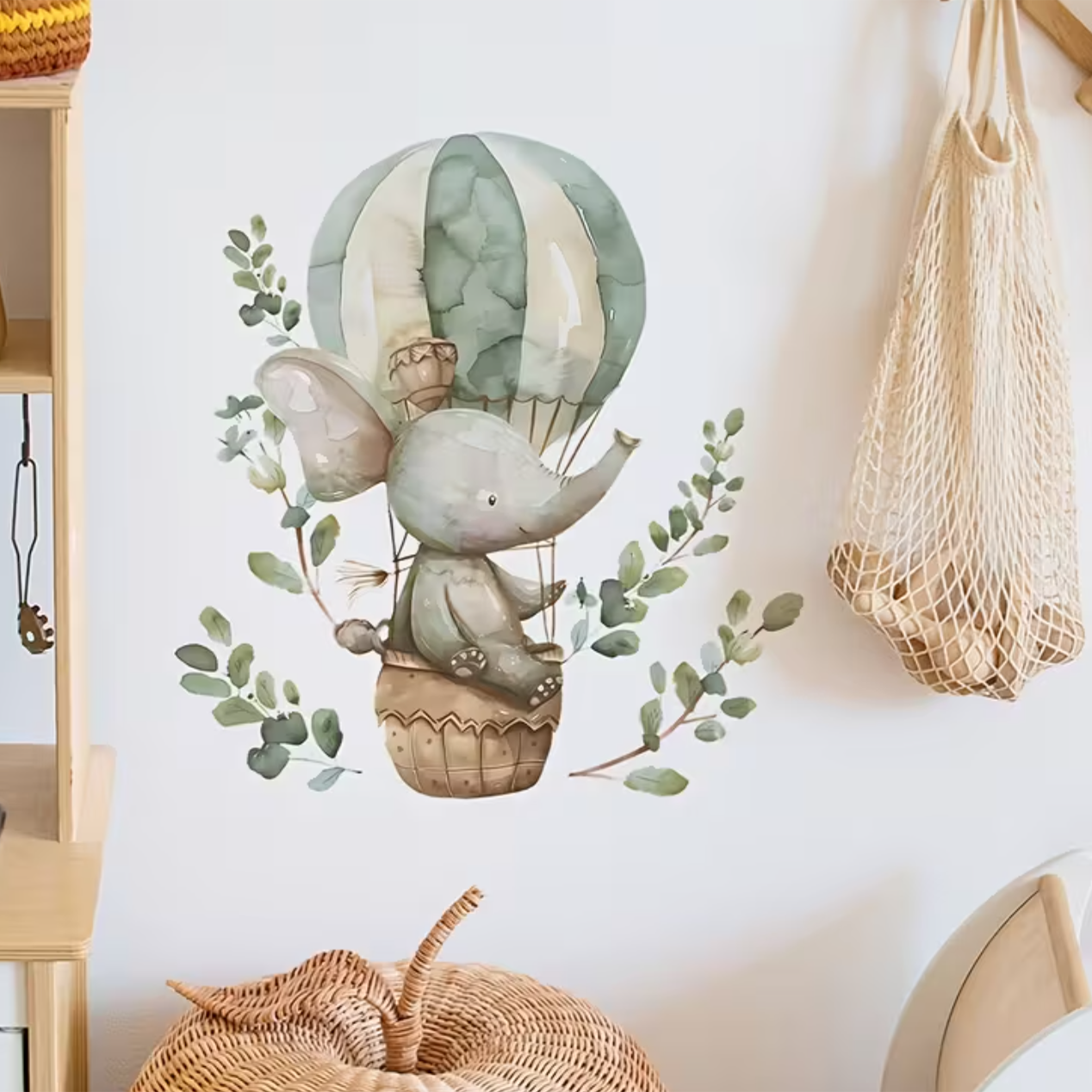 Muursticker 'Olifant in Luchtballon'