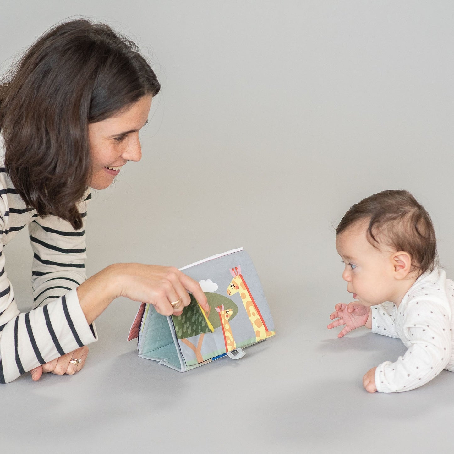 baby leer boek tummy time buik tijd ontwikkeling 